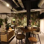 Vtz The Botanic Hostel *