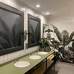 Vtz The Botanic Hostel